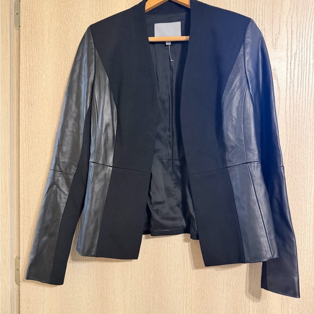 Classiques Entier Black Leather-Panel Blazer – Size M